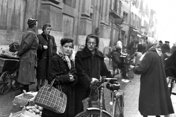 Archives Yverdon-Revue pour Pro vélos 026 Marché ruie du Milieu décembre 1955